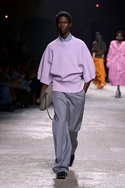 Look 49